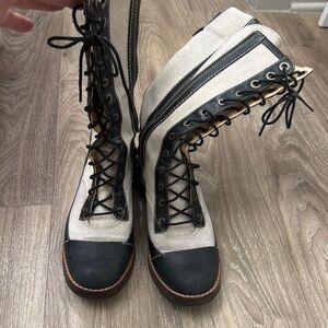 Stylish Women's Lace-Up Boots - Black and Beige